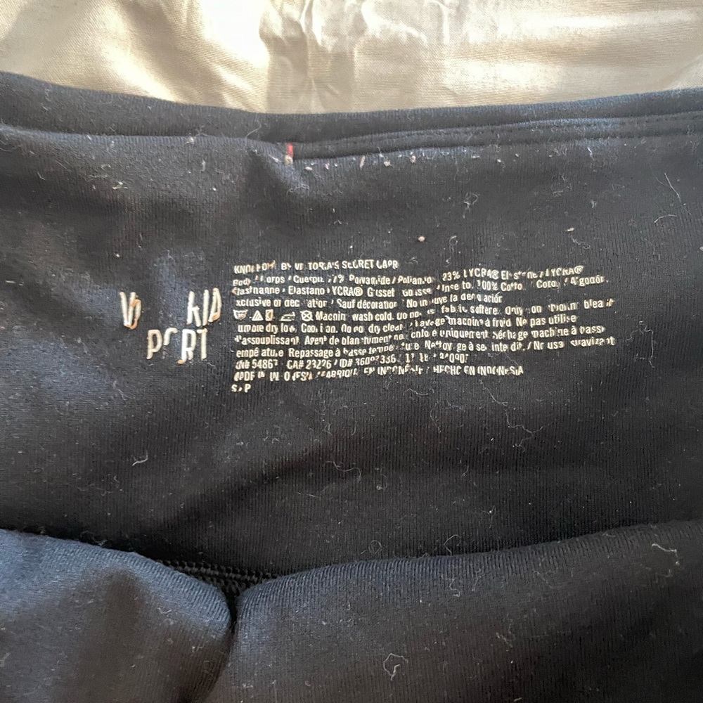 Victoria’s Secret Sport VSX Knockout Crop Capri Leggings Small